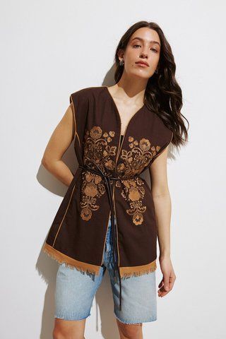 Жіноча камізелька з вишивкою коричнева Дерево Життя Modna KAZKA MKRM4274-3 MKRM4274-3 фото