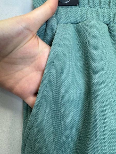 Женские брюки трикотажные прямого кроя на резинке KAPTSOVA MKKS1001 MKKS1001 фото