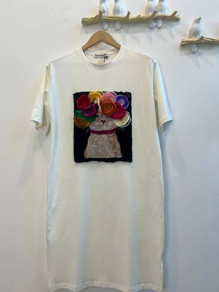 Женское платье-футболка мини Цветочный кот Modna KAZKA MKSH2444/1 MKSH2444\1 фото