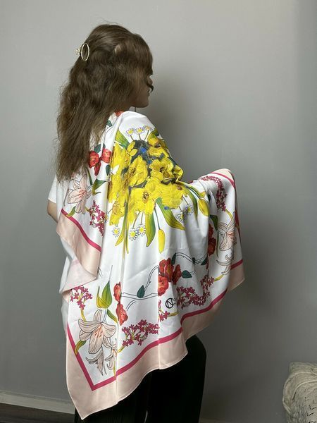 Жіноча дизайнерська шийна хустка Весняна 90*90 NATA CHARIVNA MKNCH080623-1 MKNCH080623-1 фото