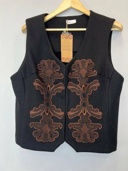 Жіночий жилет короткий з вишивкою SEAM MKSMV145/901 MKSMV145/901 фото