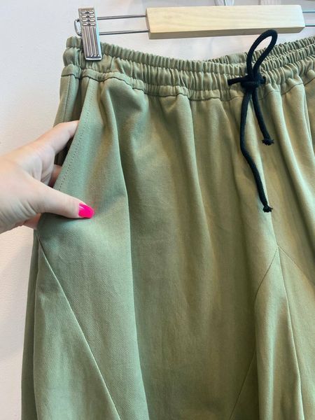 Жіночі штани-банани oversize на резинці KAPTSOVA MKKS060234 MKKS060234 фото