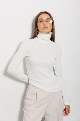 Женский гольф трикотажный молочный ARJEN MKAR32990-1 MKAR32990-1 фото