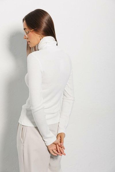 Женский гольф трикотажный молочный ARJEN MKAR32990-1 MKAR32990-1 фото